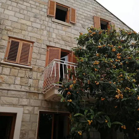 Immaculate 6-bed In *