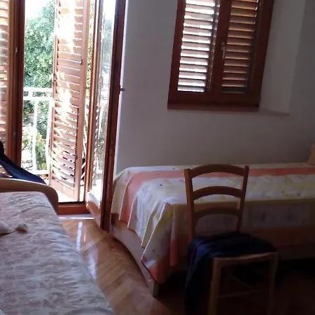 Вилла Immaculate 6-bed In *