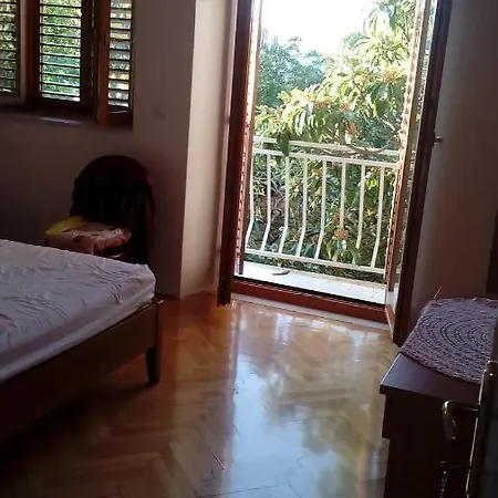 Immaculate 6-bed In *